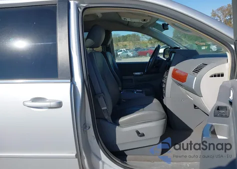 2008 Chrysler Town & Country Touring из США, поврежденный, VIN 2A8HR54P18R799830